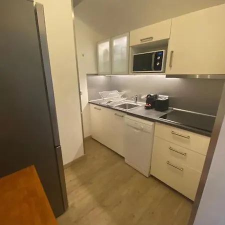 Apartamento 37m2 2 Etage Sur La Place Canourgue Ecusson