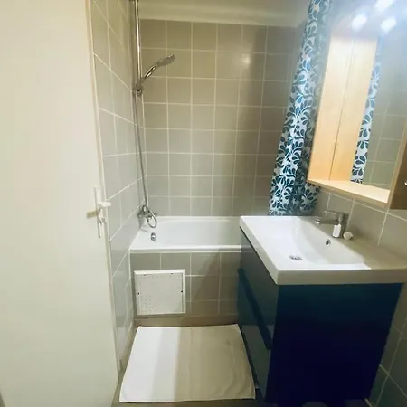 Apartamento 37m2 2 Etage Sur La Place Canourgue Ecusson Montpellier