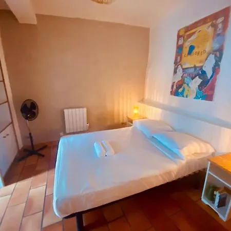 Apartamento 37m2 2 Etage Sur La Place Canourgue Ecusson *
