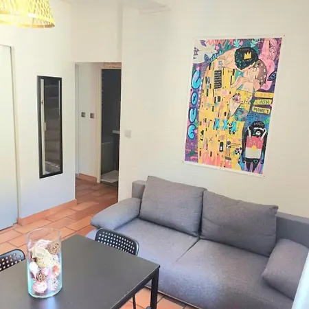 37m2 2 Etage Sur La Place Canourgue Ecusson * Montpellier